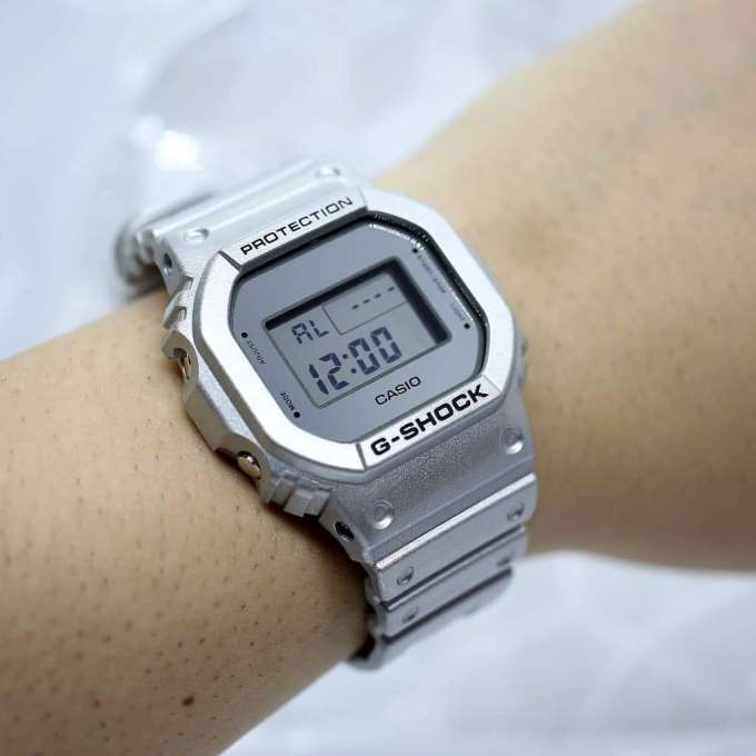 G-SHOCK】ミラーダイヤルが美しいシルバー塗装モデル - チックタック
