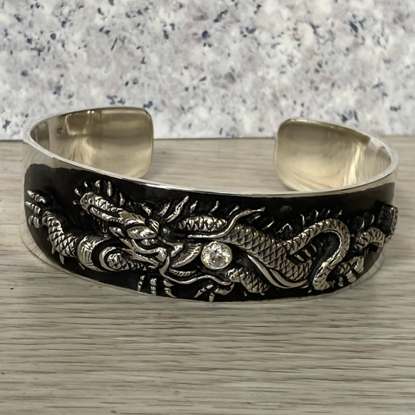 dragon relief》シルバーバングル｜silver925・立体彫刻・ジルコニア