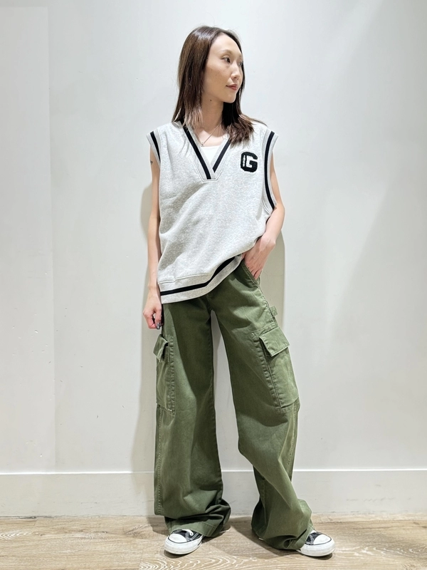 GAP KHAKIカーゴパンツのスタイリング | Gap公式オンラインストア