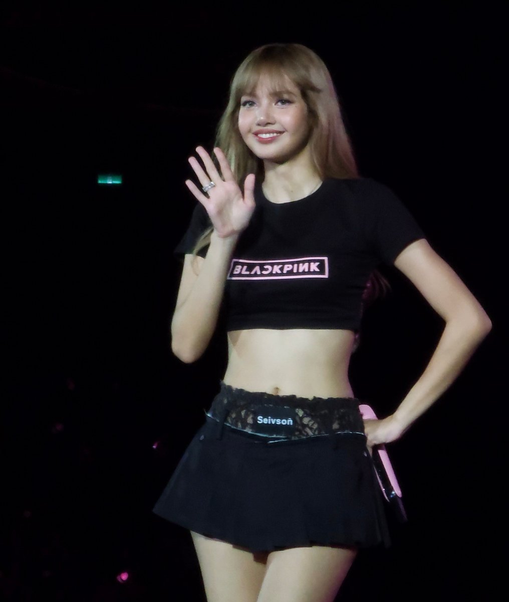 BLACKPINK リサ、日本のテキスタイルメーカーの特注フロッキーレースを