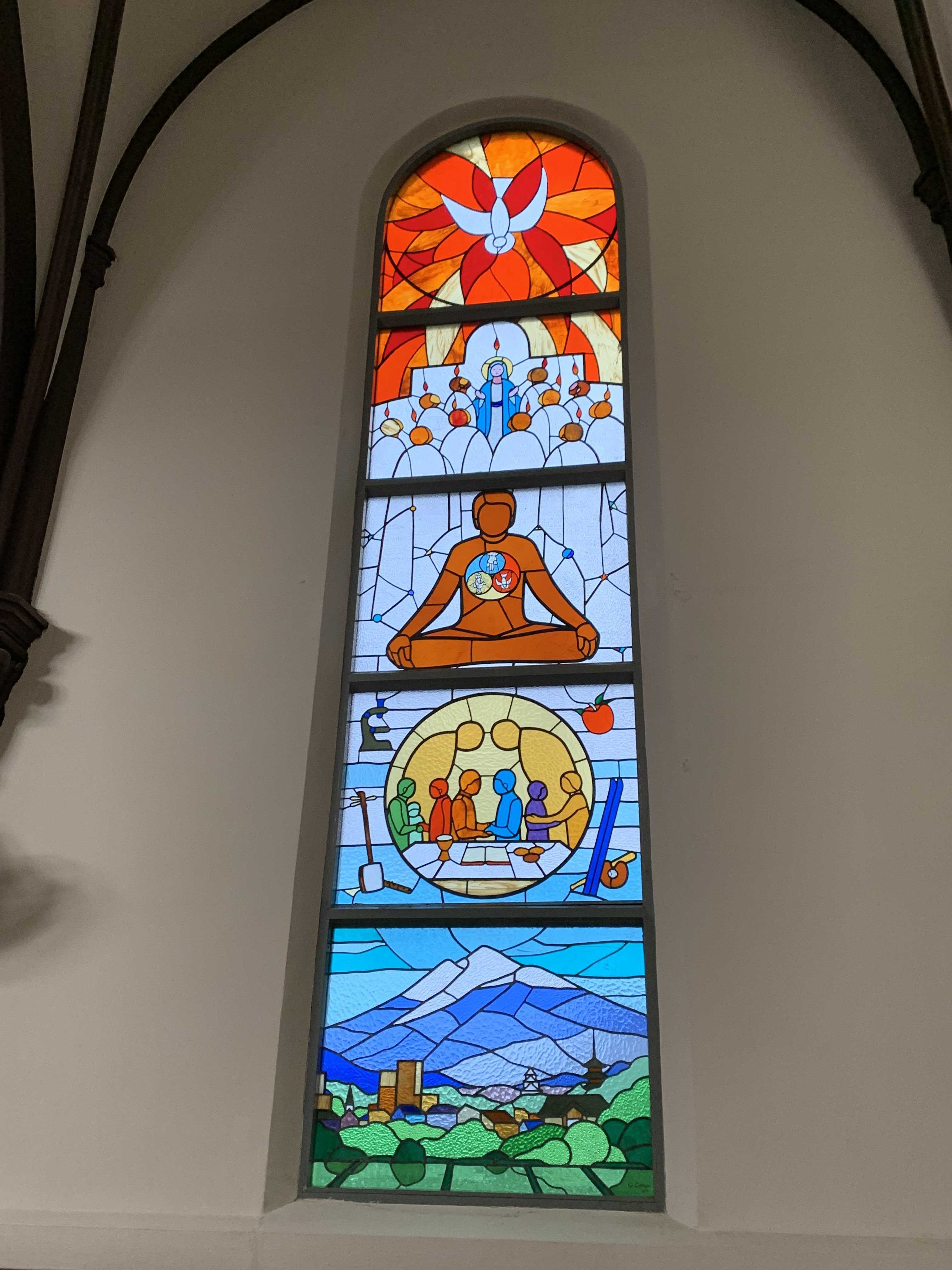 青森県弘前市・『カトリック弘前教会』のステンドグラス | ステンド