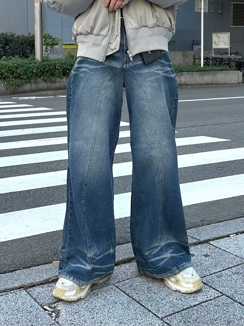 大阪店WEB限定受注制【Chikashitsu +】back snap wide flare denim