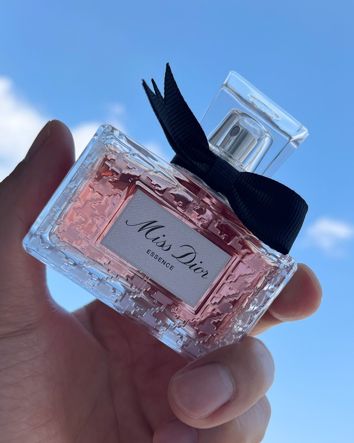 ミス ディオール——シプレーの再構築と“自由”がふくらむフレグランス