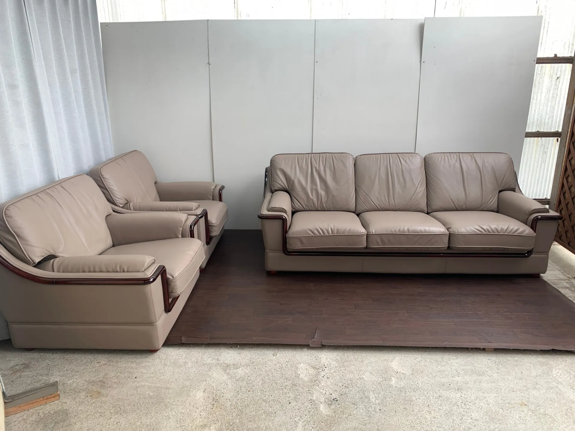 世代を超え使えるカリモク革ソファ修理！当時の購入値段？ | リペア