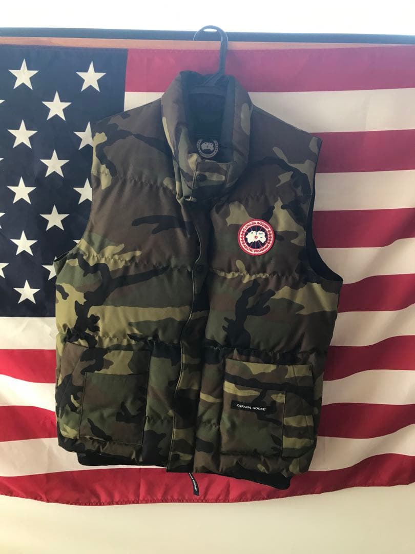 カナダグース　迷彩ダウンベスト CANADA GOOSE - 新品 カナダグース ギャルソンベスト L ダウンベスト
