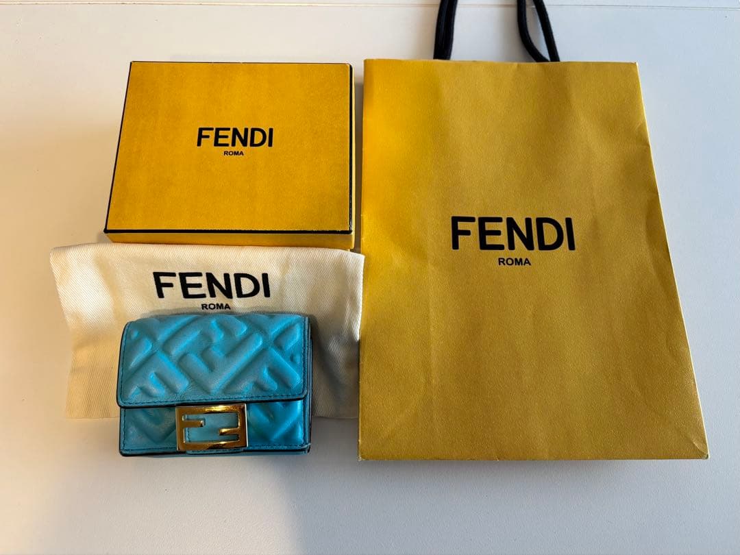 FENDI バケットマイクロ三つ折り財布 可愛い♡】☆FENDI☆ バゲット マイクロ 三つ折り財布 (FENDI