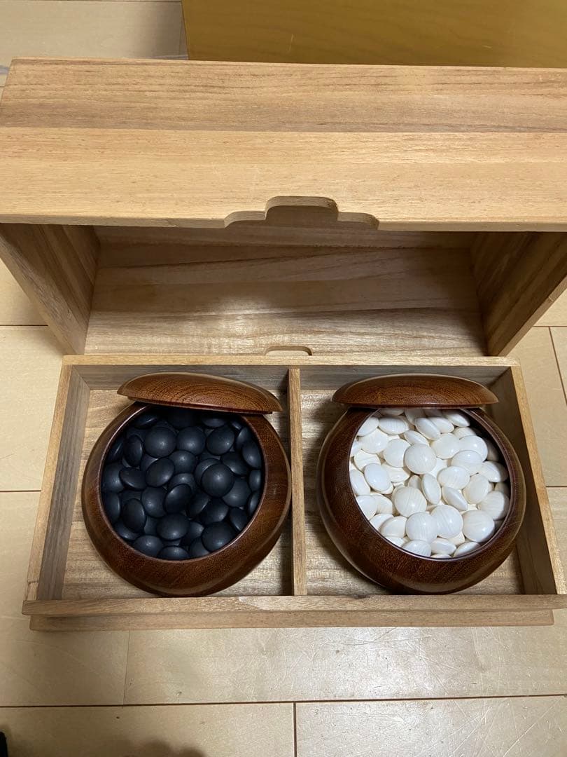 剛*様 囲碁セット 楽天市場】木製囲碁セット 新桂5号折碁盤セット(プラ碁石椿・ブロー