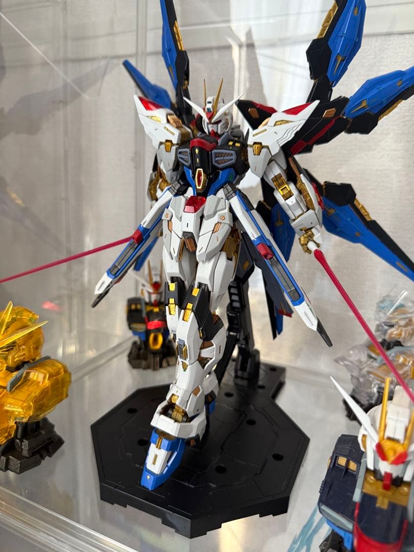 MGEX ストライクフリーダム「組み立て済み」 ガンプラ「MGEX 1/100 ストライクフリーダムガンダム [メカニカル