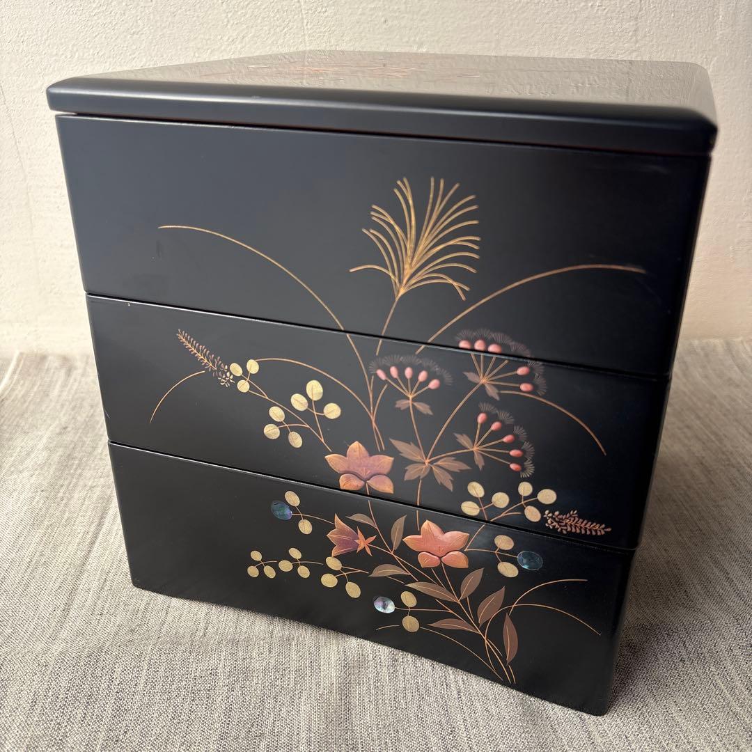 重箱 木製 秋の七草 黒 三段 内朱 古代朱 螺鈿 蒔絵 漆塗り 20cm
