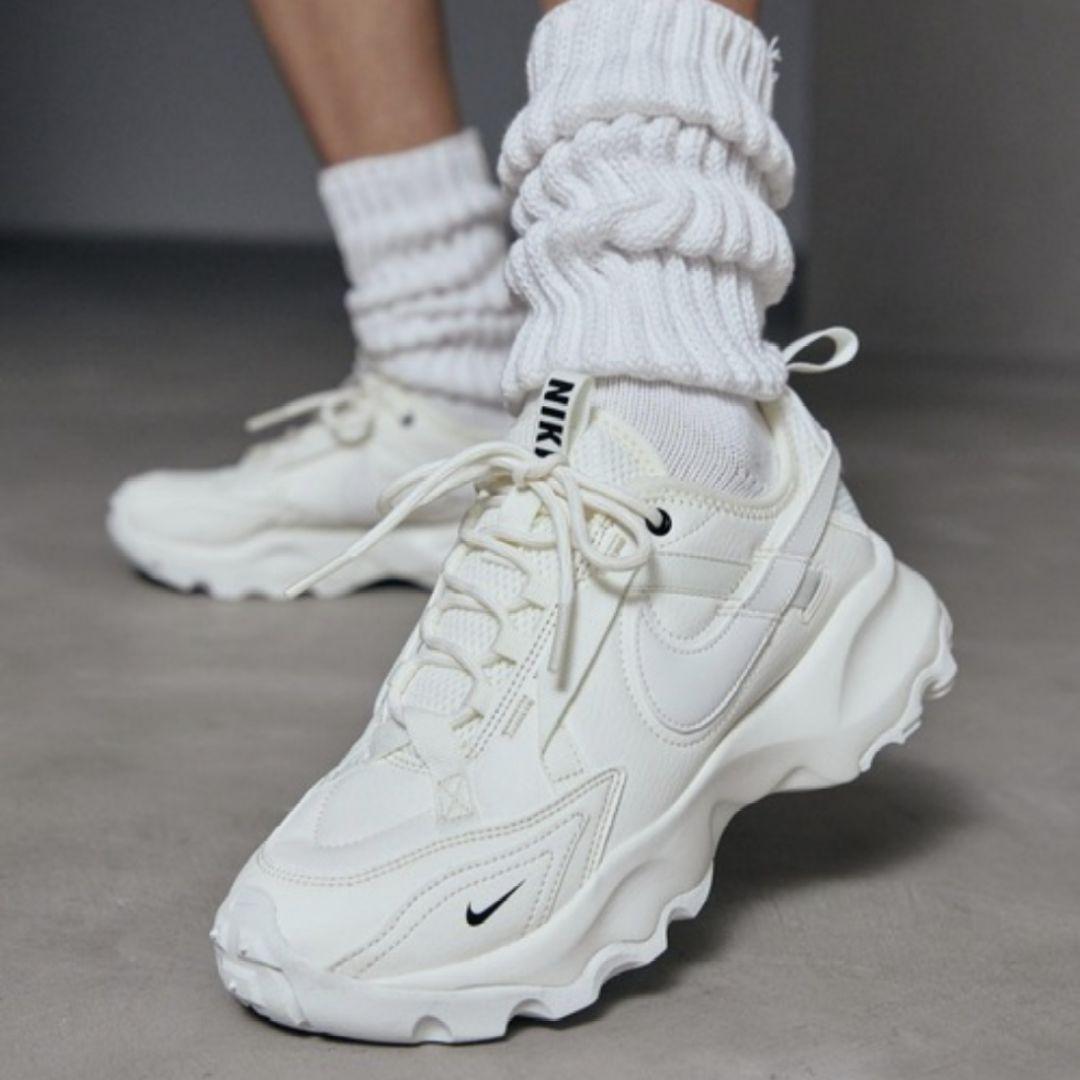 NIKE ナイキ TC7900 24cm ホワイト 新品未使用 ☆Nike☆大人気☆WMNS TC 7900 ナイキ ウィメンズ☆追跡可 (Nike